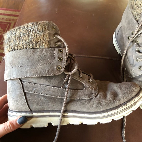 boots - Picture 2 of 3